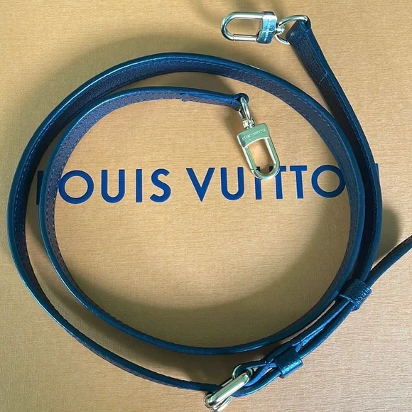 Louis Vuitton Pochette Métis in Empreinte Black Leather - Picture 4 of 16